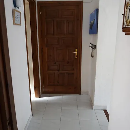 Le Silence Apartment Roses